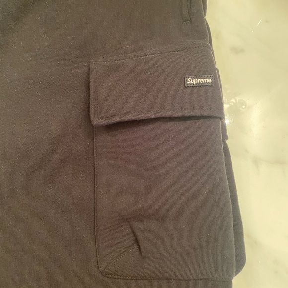 Supreme Small Box Baggy Cargo Sweatshort - Picture 4 of 10